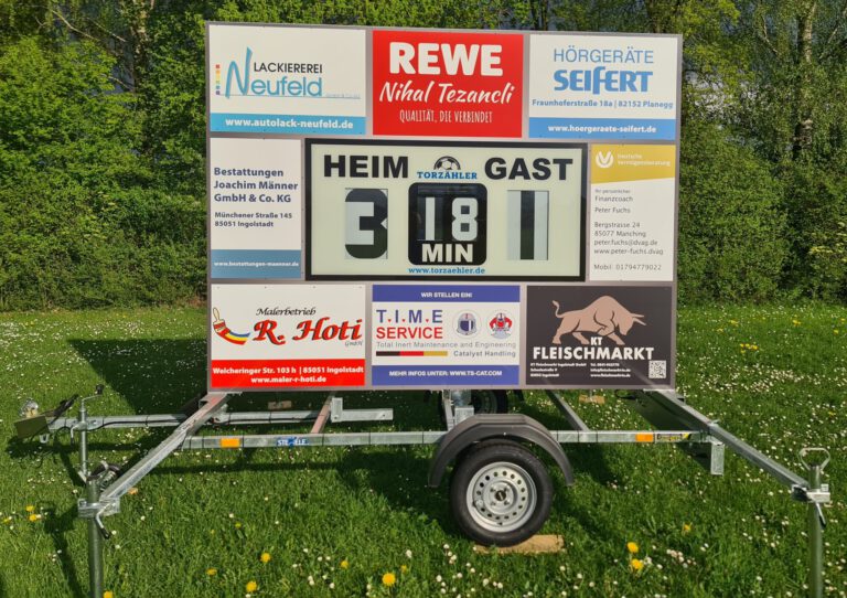 Mobile Anzeigetafel für die Fußballer der MBB-SG Manching