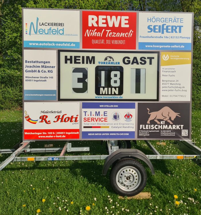 Mobile Anzeigetafel für die Fußballer der MBB-SG Manching